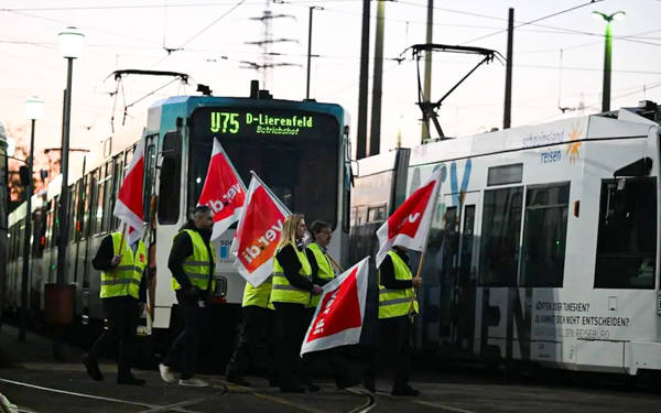 Almanya'da tren makinistleri işbaşı yaptı, Mart'a kadar anlaşma olmazsa grev kapıda