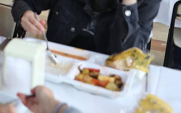 Beslenme MEB için öncelik olmadı: Kantinde bir tost 30 liraya satılıyor