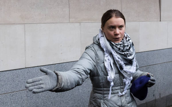 İklim aktivisti Greta Thunberg hakim karşısına çıktı