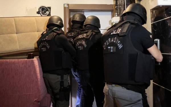 Three detained in raids in Diyarbakır