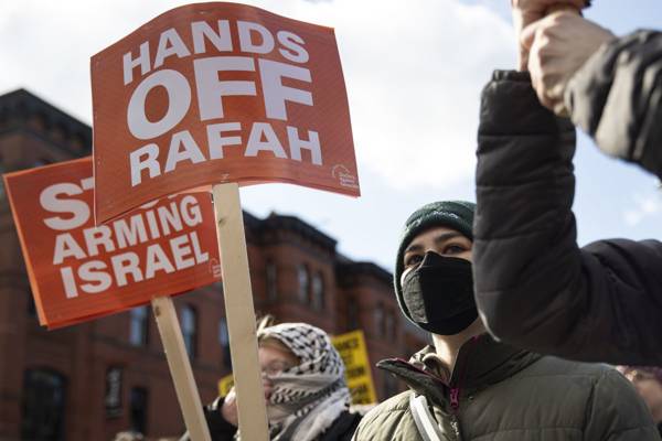 Netanyahu, Refah kentine saldırmakta ısrarlı