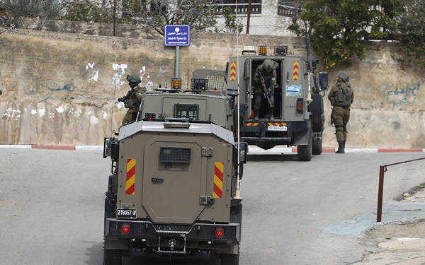 İsrail, işgal altındaki Batı Şeria’da 20 Filistinliyi daha gözaltına aldı