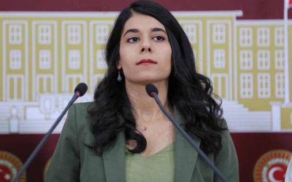 MHP'li Adan, Meclis'te Kürtçe konuşan DEM Partili vekilin mikrofonunu kapattı