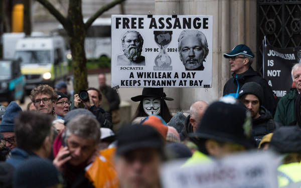Julian Assange: ABD’ye iade davası bitti, Yüksek Mahkeme karar açıklamadı