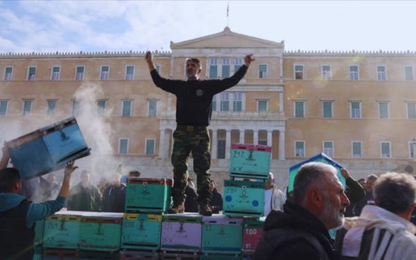 Yunanistan'da arıcılar başkent Atina'da eylem düzenledi