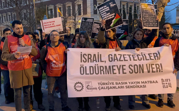 Journalists protest Israel outside German consulate in İstanbul