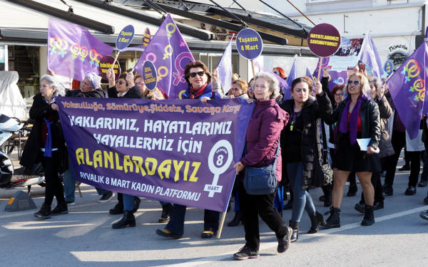 Ayvalık 8 Mart Kadın Platformu: Hayatın her alanında eşitlik istiyoruz
