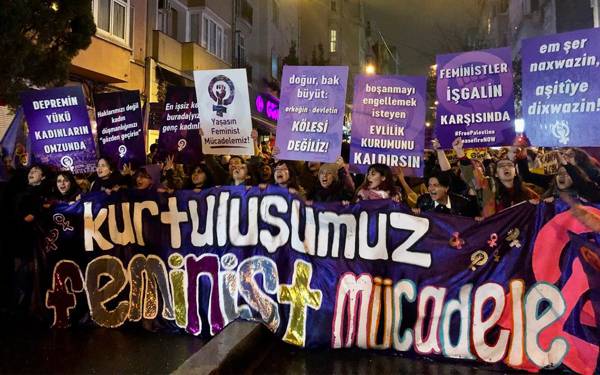 İstanbul'da kadınlar ve LGBTİ+’lar engel tanımadı: Kurtuluşumuz feminist mücadele