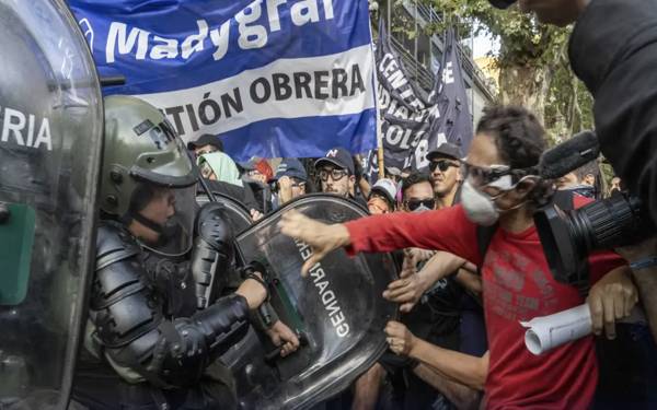 Arjantin: Senato Milei'nin "Mega Kararname"sini reddetti