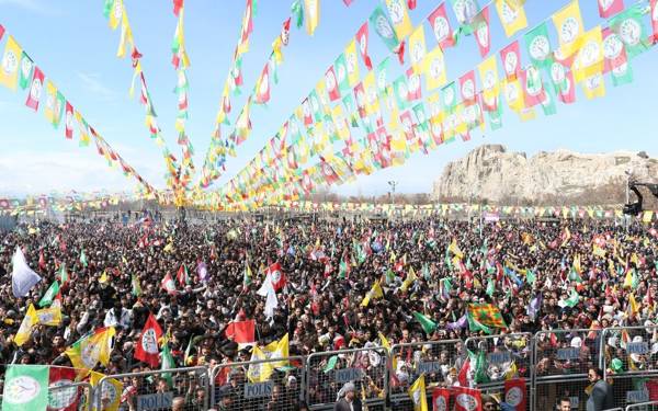 Newroz kutlamaları kent kent başladı: Pîroz bê