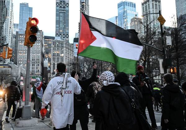 İsrail'in Gazze'deki hastaneye saldırısı New York'ta protesto edildi