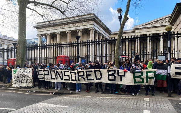 British Museum, İsrail'le işbirliği olan bp sponsorluğu nedeniyle protesto edildi