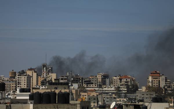 İsrail ordusu Şifa Hastanesinin ana binasını bombaladı