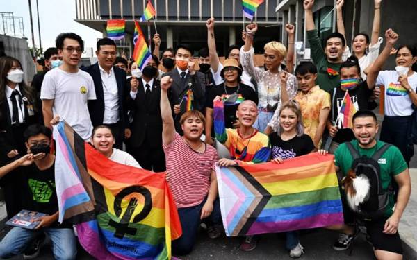 Tayland evlilik eşitliğini yasallaştırmaya hazırlanıyor