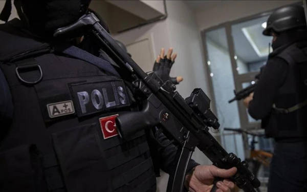 İstanbul'da ev baskınları: 10 gözaltı