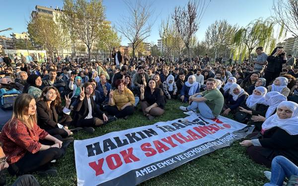 Diyarbakır emek ve demokrasi güçleri Zeydan'ın başkanlığının gaspını protesto etti