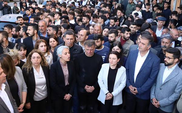 Şırnak'ta "taşımalı seçmen" protestosu: Polis müdahale etti