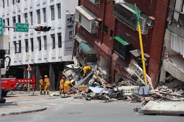 Tayvan’da 7,4 büyüklüğünde deprem