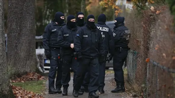 Almanya'da en az 400 polise “aşırı sağ” soruşturması