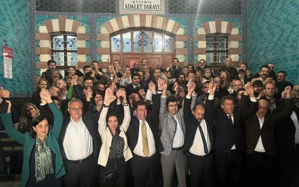 Kütahya'da sayım bitti: CHP 571 oy farkla kazandı