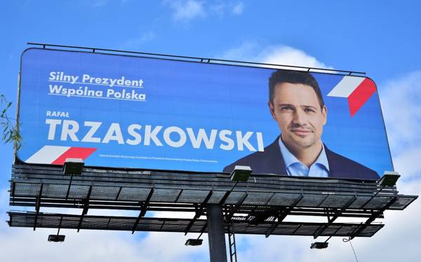 Polonya'da yerel seçimleri Başbakan Donald Tusk'un koalisyon güçleri kazandı