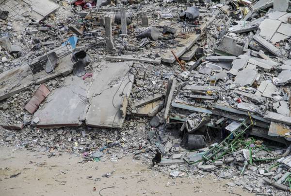 İsrail, Gazze’de belediye binasını vurdu, belediye başkanı hayatını kaybetti