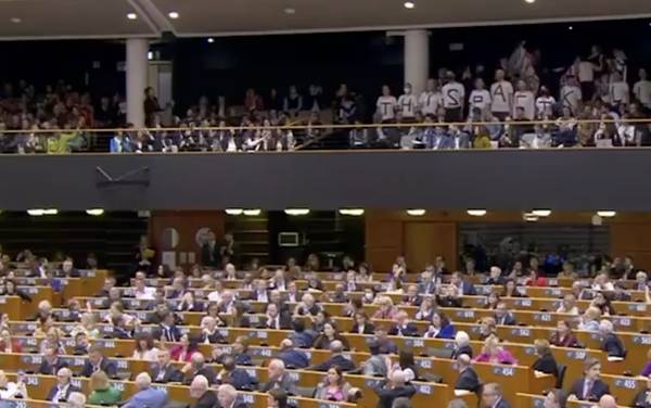 Avrupa Parlamentosu, kıtayı "istenmeyen mülteciler"e karşı tahkim etti