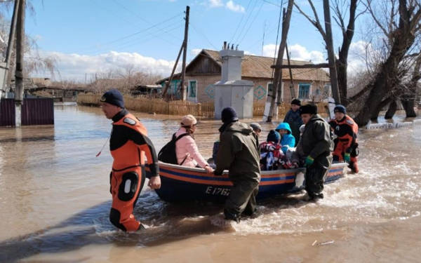 /haber/kazakistandaki-sel-bolgelerinden-yaklasik-100-bin-kisi-tahliye-edildi-294163
