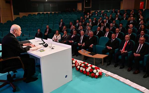 MHP, Başkanlık Divanı'nı belirledi: Kadın politikalarına erkek atadı