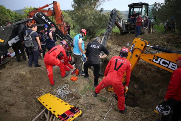 Two workers killed in excavation collapse in Çanakkale