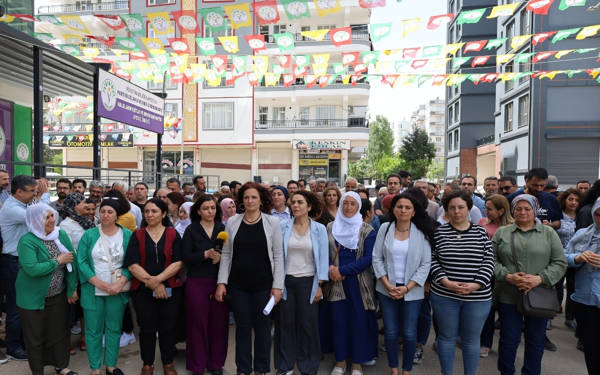 Diyarbakır'da Makbule Özer protestosu