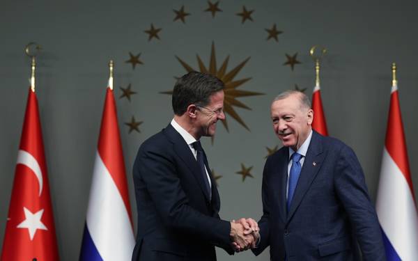 Ankara NATO Genel Sekreterliği için Hollanda Başbakanı'na destek veriyor