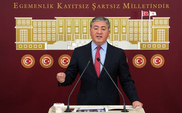 CHP: "Sendikalar, Taksim'e yürümedi biz de saygı gösterdik"