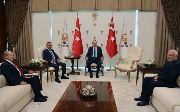 Erdoğan ve Özel "her şeyi" konuştular, hiçbir şey açıklamadılar