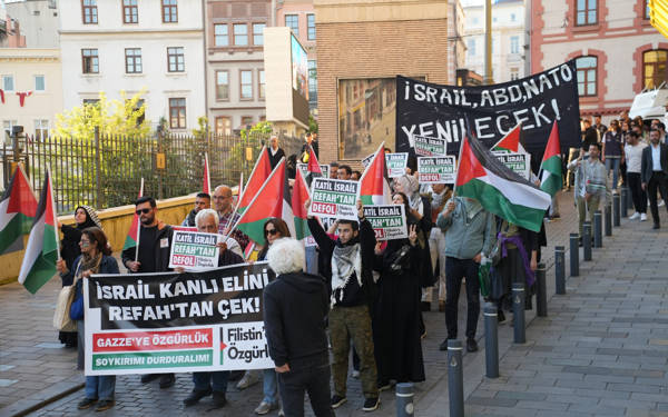 Taksim'de İsrail'in Refah saldırısı protesto edildi