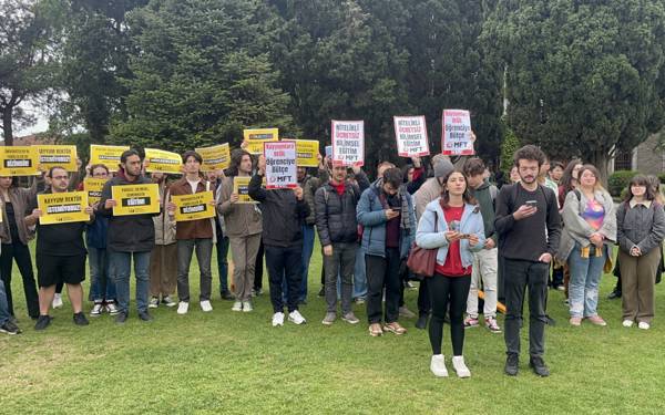 Boğaziçi Üniversitesi öğrencilerinden protesto: Kayyıma değil, öğrenciye bütçe