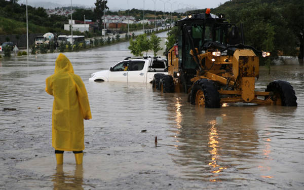 Hatay'da şiddetli yağış: Dört konteyner kentte su baskını yaşandı