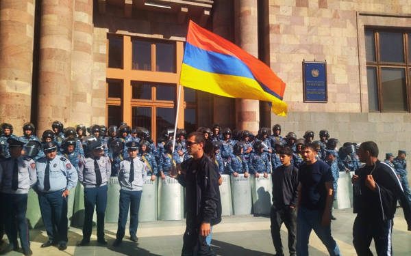 Ermenistan'da Paşinyan karşıtı eylemler sürüyor