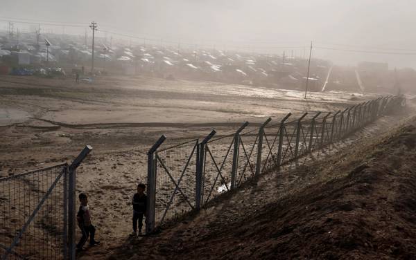 Yerlerinden edilmiş on binlerce Şengalli, barındıkları kamplardan da edilmek üzere