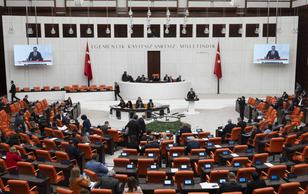 /haber/dem-deputies-protest-kobani-case-verdict-in-parliament-295476