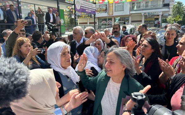 Kurdish politician Gültan Kışanak reunites with supporters after 8 years in prison