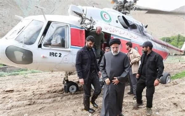 İran’da Cumhurbaşkanı Reisi’yi taşıyan helikopter zorunlu iniş yaptı
