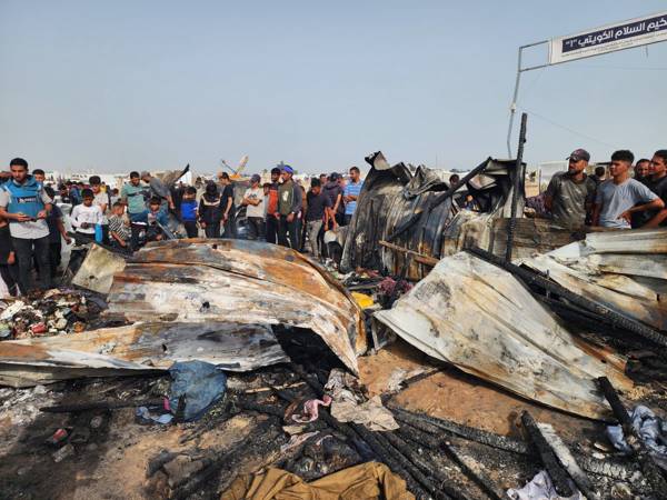 BM yetkilileri, İsrail’in Refah’taki kampa saldırısını kınadı