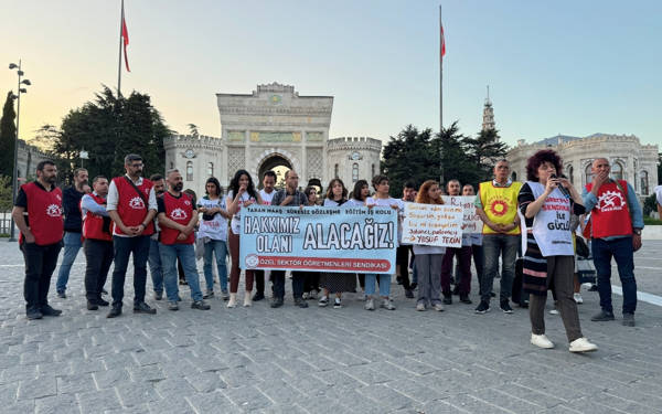 Öğretmen Sendikası'ndan gözaltına alınan üyeleri için yürüyüş