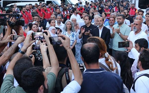 Diyarbakır'da kayyım yürüyüşü: Direneceğiz, geçit vermeyeceğiz
