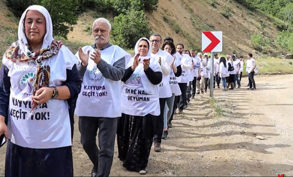 Hakkâri köylerinde  "Demokrasi Yürüyüşü"nün birinci günü
