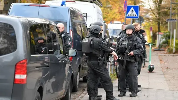 Hamburg'da polis maç öncesi bir taraftarı vurdu