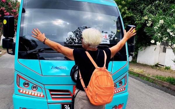 ‘Monstrous’ minibuses protested amid public transport controversy on İstanbul’s Princes' islands