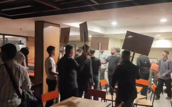 Diyarbakır’daki Burger King ve Starbucks saldırısında 16 gözaltı