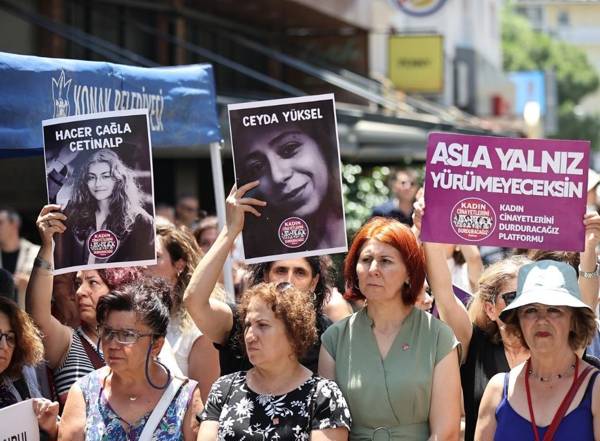 İzmir'de erkek şiddeti protestosu: 6284'ü tartışmaya açmayın